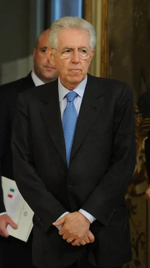 Monti: "Nessuno vuole privatizzare la sanità"