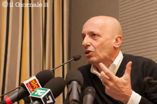 Solidarietà di politici e colleghi a Sallusti