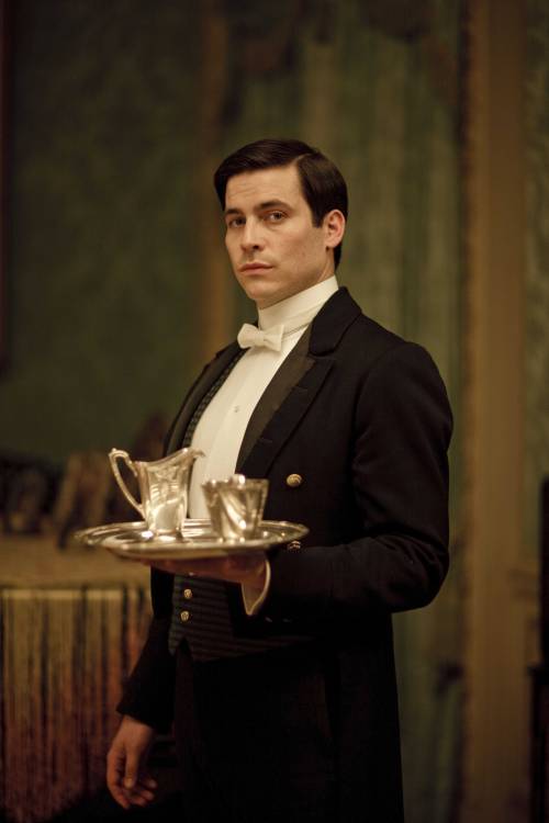 Rob James-Collier nel ruolo di Thomas