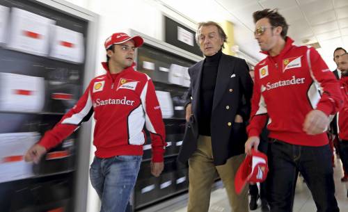 Fernando Alonso e Felipe Massa parlano con Luca Cordero di Montezemolo