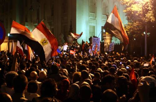 Egitto, migliaia scendono in piazza Morsi lascia il palazzo di Heliopolis