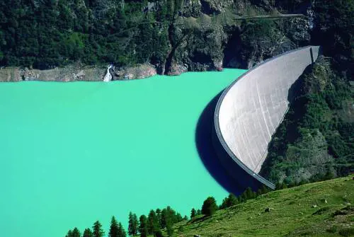 Enel brinda ai prossimi cinquant'anni