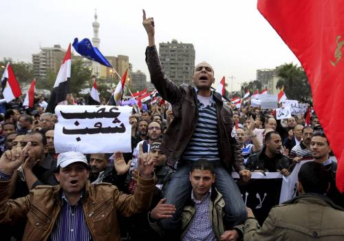 Egitto, Morsi torna al palazzo presidenziale