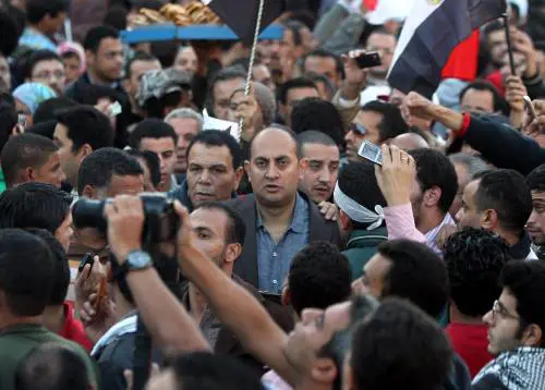 Morsi pronto alla marcia indietro: via il decreto che ampliava i poteri