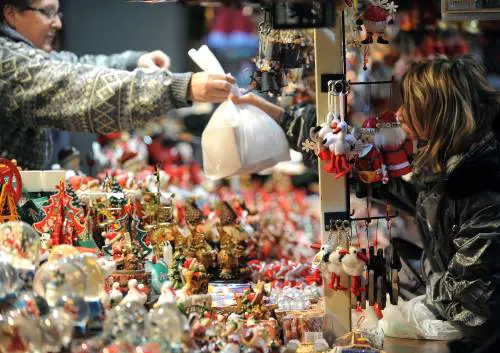 Natale all'insegna della sobrietà: per i regali si spenderà il 3,7 per cento in meno