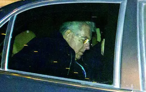 Il premier esce di scena con battute al veleno E prepara il suo futuro