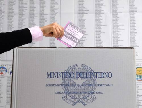 Il governo vuole l'election day: "La Regione Lazio si adegui" Dimezzato numero delle firme