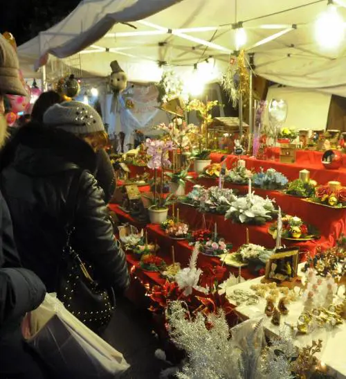 In centro è tutto esaurito, fuori il deserto
