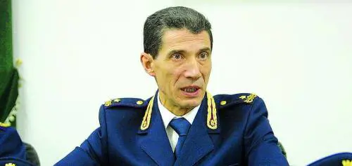 Dirigente di polizia al casinò con autista e vettura di servizio