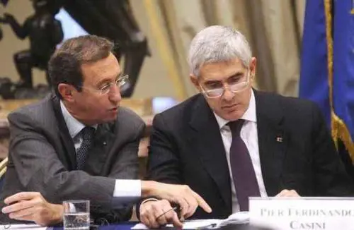 Da Fini e Casini un no al Cavaliere. Maroni: noi con Monti? Barzelletta