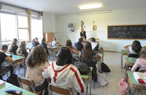 La grande corsa alla cattedra: c'è anche la precaria di 66 anni