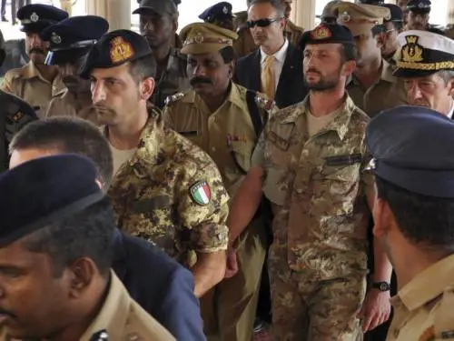 Un altro schiaffo al governo Ora implora i marò in prestito