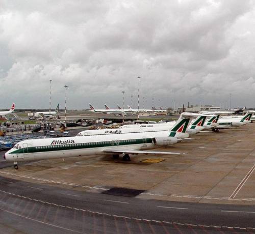 Alitalia, tutto da rifare: compagnia in rosso