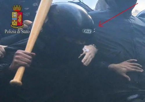 Scontri durante il corteo, sette studenti nei guai