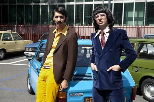 Francesco Mandelli e Fabrizio Biggio in una foto di scena del film "I 2 soliti idioti"