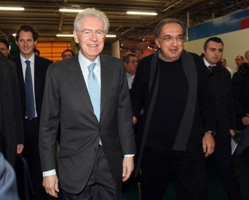 Il premier Mario Monti con il presidente Fiat John Elkanne l'ad Sergio Marchionne