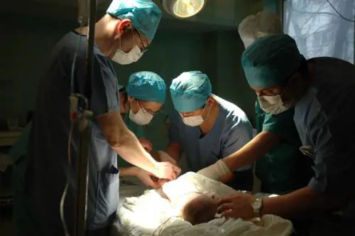 Tumori dell'occhio, al Bambino Gesù il primo intervento di brachiterapia pediatrica