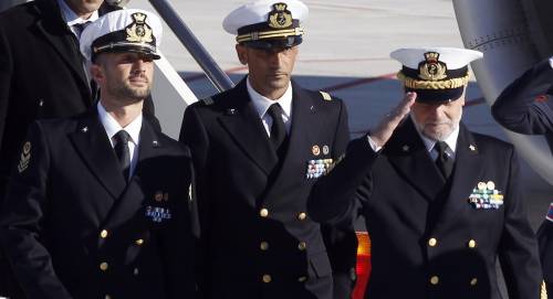 I marò a casa in lacrime: «Grazie a tutti»