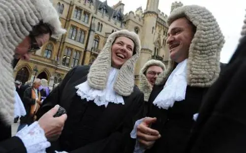 Avvocati e ingegneri senza laurea rivoluzione inglese per gli stage