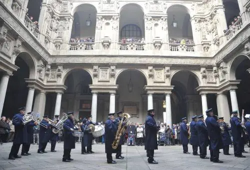 Pisapia parte per le vacanze e «buca» l'incontro con i vigili