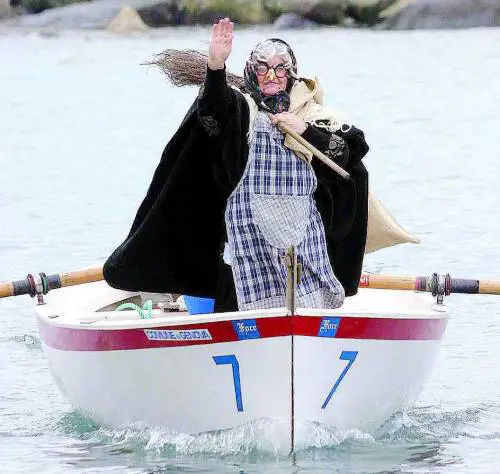 Dal mare o dal cielo tutti aspettano la Befana