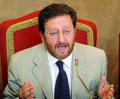 Non ci sono soldi ma 128mila euro vanno ai beduini e al Burkina Faso