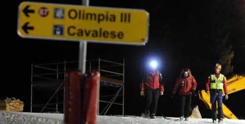 L'anno di motoslitta selvaggia ultima follia sulle piste da sci