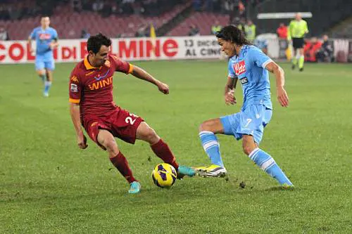 Serie A, Napoli non sfonda a Firenze Juve a +5 Cavani a quota 100
