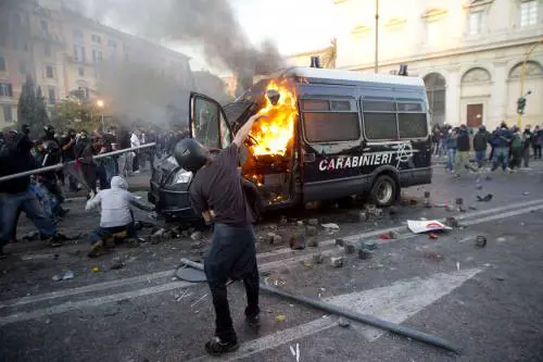 Scontri di Roma Sei anni agli autori dell'assalto al blindato