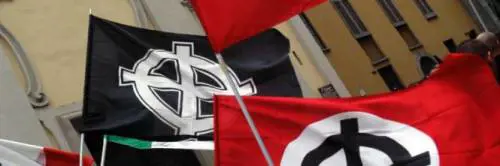 Anche Forza Nuova si fa la sua toga rossa