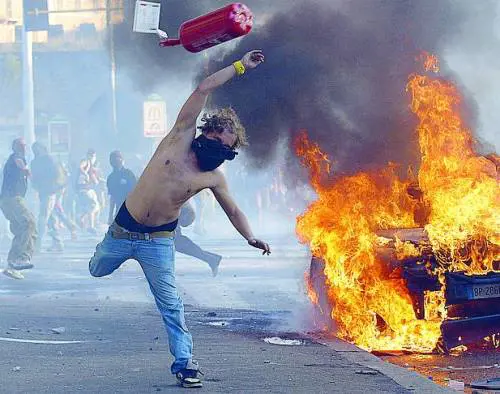 Devastarono Roma Sei anni di carcere per i teppisti rossi