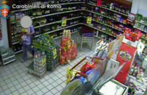 Roma, smascherato falso cieco a Marino