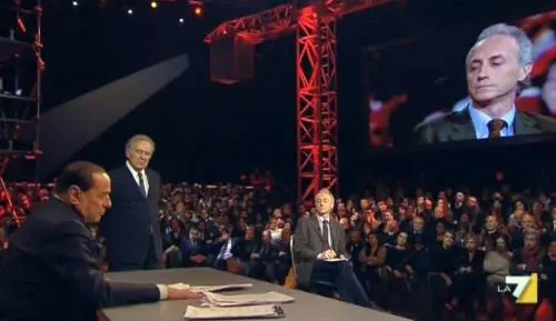 Silvio Berlusconi legge il casellario di Marco Travaglio