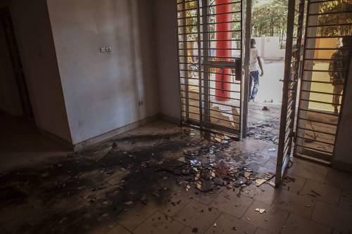 Bamako, sede del partito del Presidente ad interim Dioncounda Traore distrutta