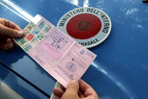 Nuovi controlli su patente e libretto: ecco chi rischia la multa