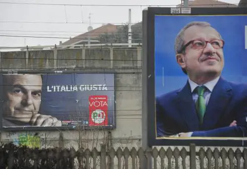 Formigoni riunisce i suoi e li convince «Chi vota Albertini aiuta Ambrosoli»