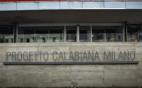 Là dove si pubblicava il Manzoni oggi sfilano le grandi griffe