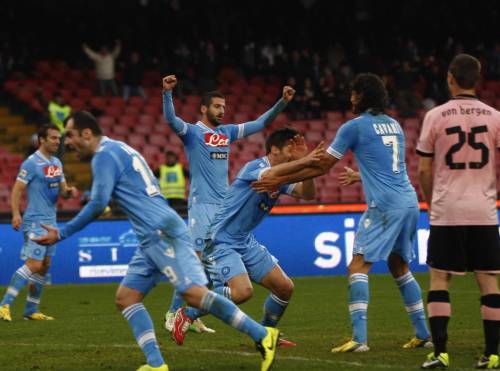 Il Napoli fa la festa del gol e la vetta è più vicina