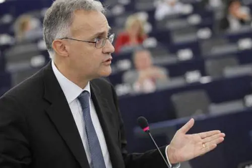 L'allarme del ministro Mauro: "Forze armate a rischio default"