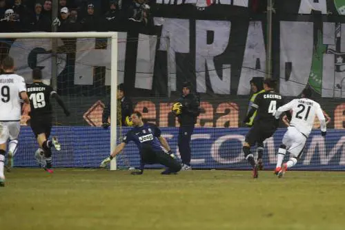 Sansone castigagrandi. E la Juve si fa piccola