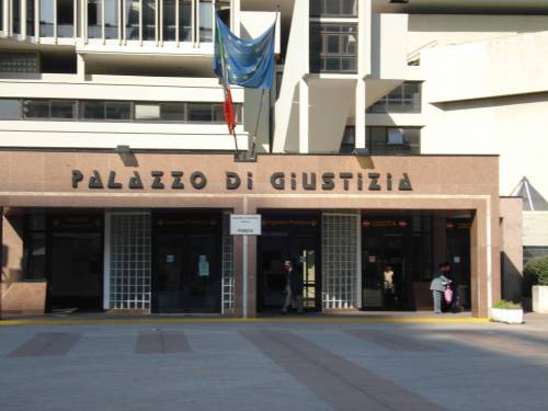 Napoli, terremoto in tribunale: arrestati avvocati e cancellieri