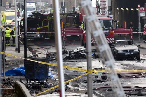 Londra, elicottero si schianta contro una gru: due morti