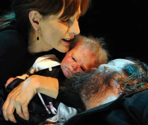Battiston-Macbeth a tinte forti convince il pubblico dello Stabile