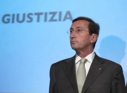 La fine di Fini in diretta: così sprofonda un leader