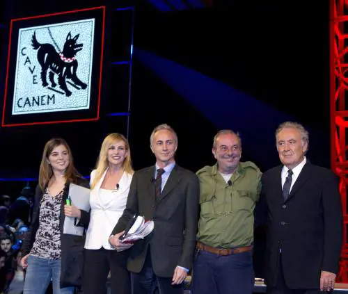 Giulia Innocenzi, Luisella Costamagna, Marco Travaglio, Vauro e Michele Santoro