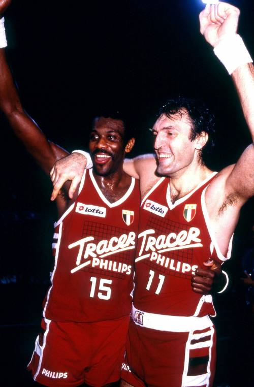 Al Palalido canestri di storia Ora l'Olimpia cerca una casa