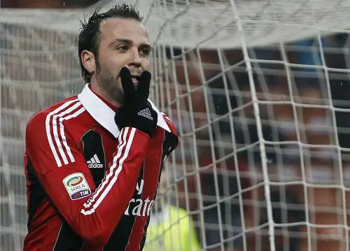 Pazzini fa il Balotelli Doppietta da Champions La Lazio si sgonfia