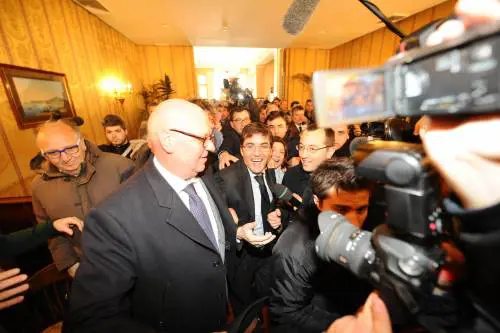 L'assalto dei giornalisti