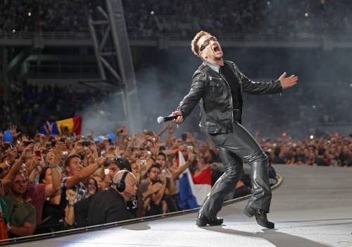 Gli U2 provano a non restare "Invisible"