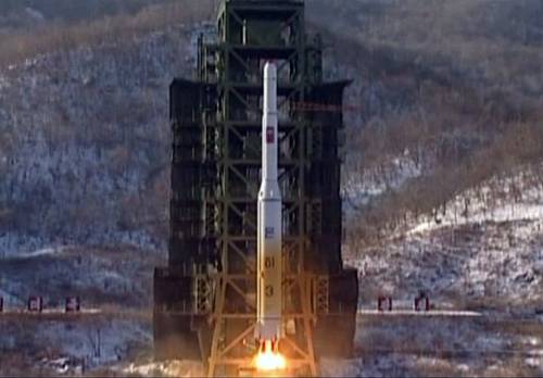 Un razzo Unha-3 in rampa di lancio in Corea del Nord